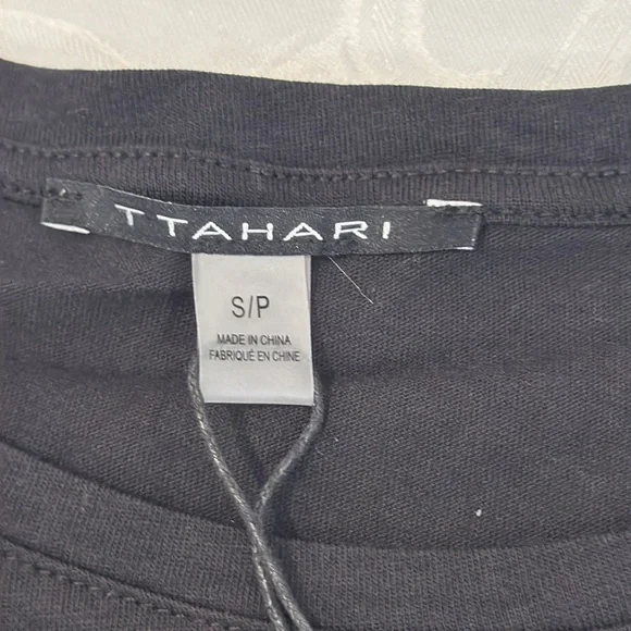 Tahari Eyelet Flutter Sleeve Top. Size S - Picture 6 of 11